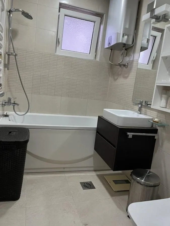 Izdavanje, stan, 180m², Stari Grad, Beograd