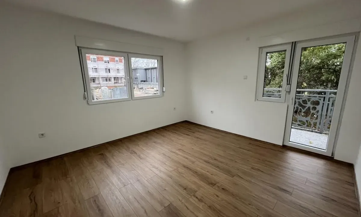 Prodaja, trosoban stan, 85m², Centar, Ćuprija