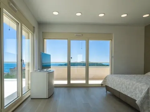 Sale, house, 400m², Bečići, Budva - image 11