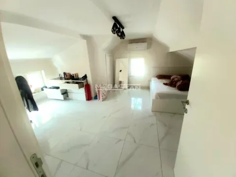 Prodaja, kuća, 200m², Zemun Gornji Grad, Zemun Sve Podlokacije - image 7