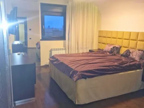 Izdavanje, trosoban stan, 123m², Vračar Sve Podlokacije, Beograd - image 6