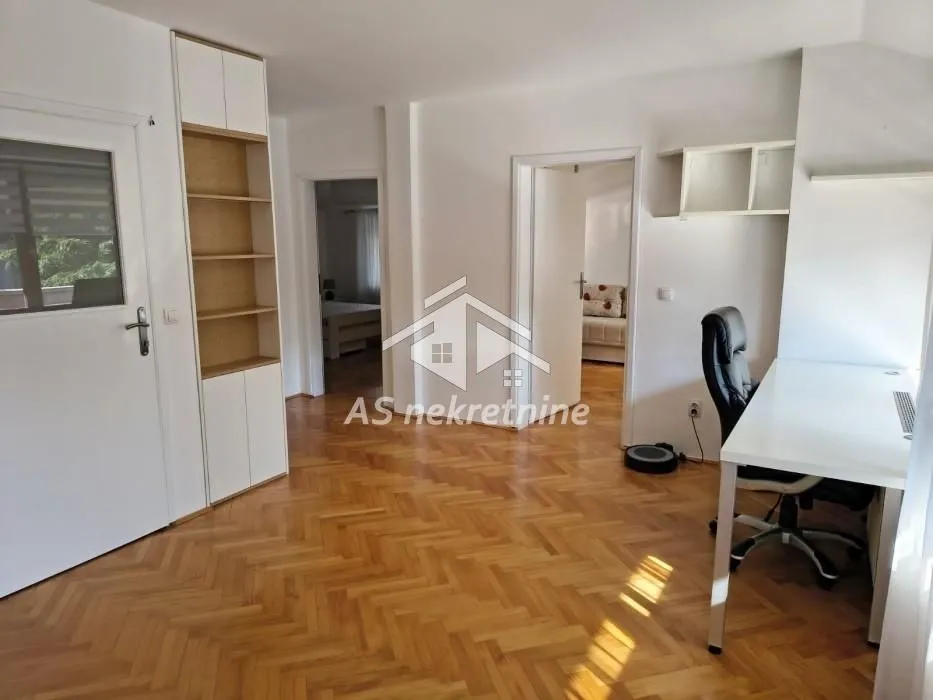 Izdavanje, stan, 100m², Savski Venac, Beograd