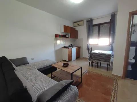 Izdavanje, jednosoban stan, 40m², Šušanj, Bar - image 2