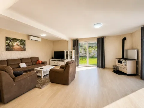 Rent, house, 200m², Krimovica, Kotor - image 14