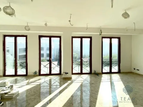 Izdavanje, poslovni prostor, 120m², Centar, Podgorica - image 3