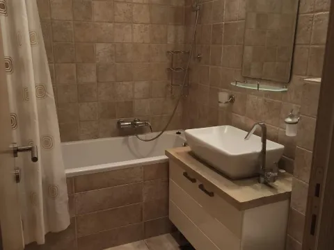 Prodaja, dvosoban stan, 75m², Dobrota, Kotor - image 2