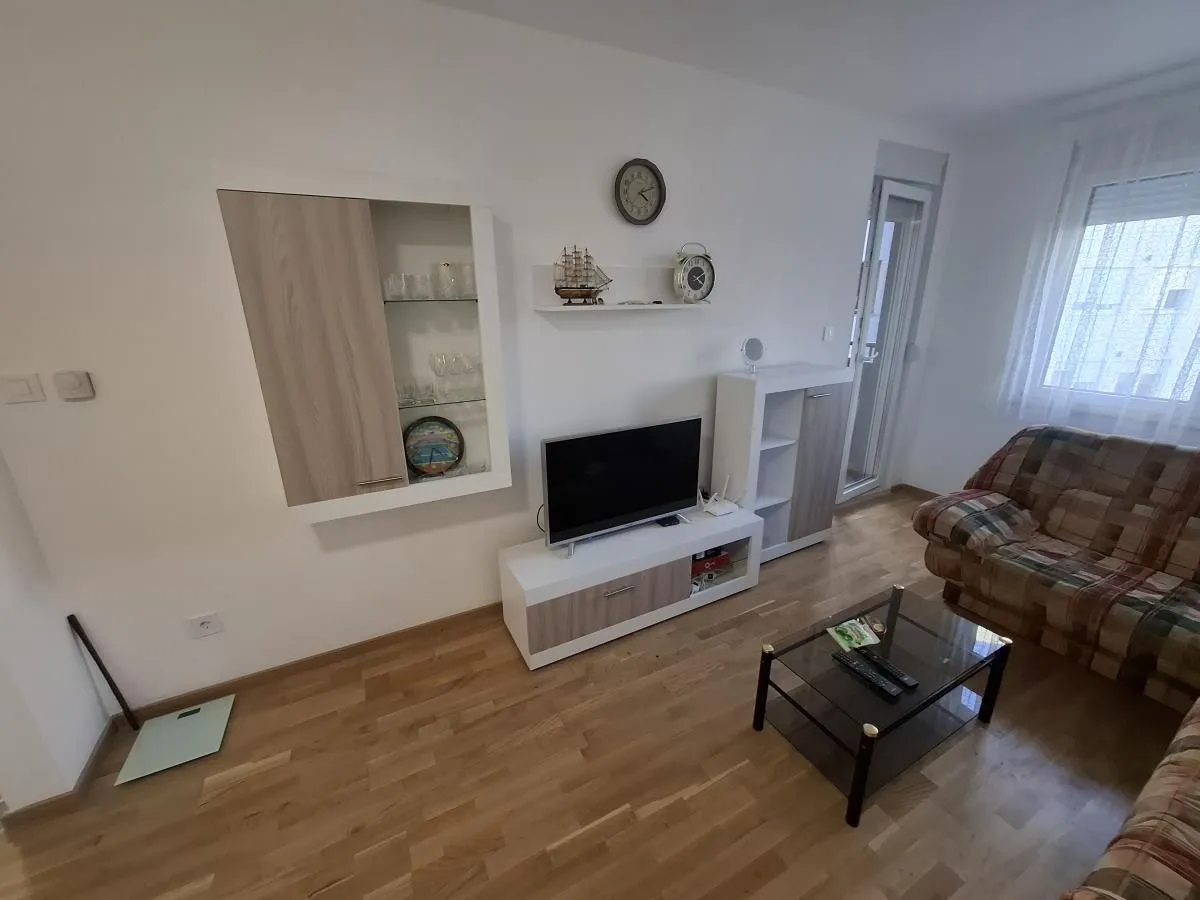 Izdavanje, dvosoban stan, 47m², Avijatičarsko naselje, Novi Sad Sve Podlokacije