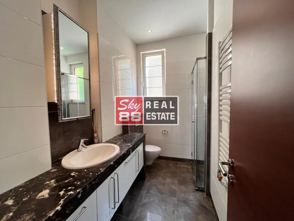 Rent, four bedroom apartment, 130m², Senjak, Beograd