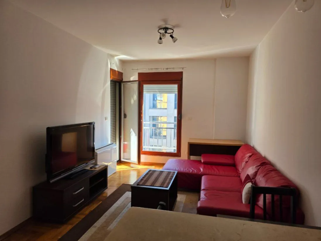 Izdavanje, jednosoban stan, 40m², Pobrežje, Podgorica