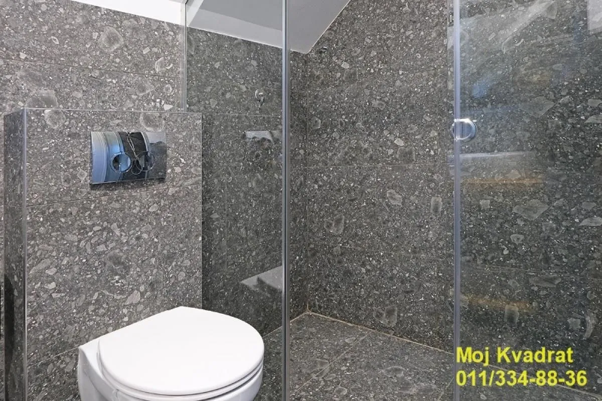Prodaja, četvorosoban stan, 109m², Zemun Centar, Zemun Sve Podlokacije