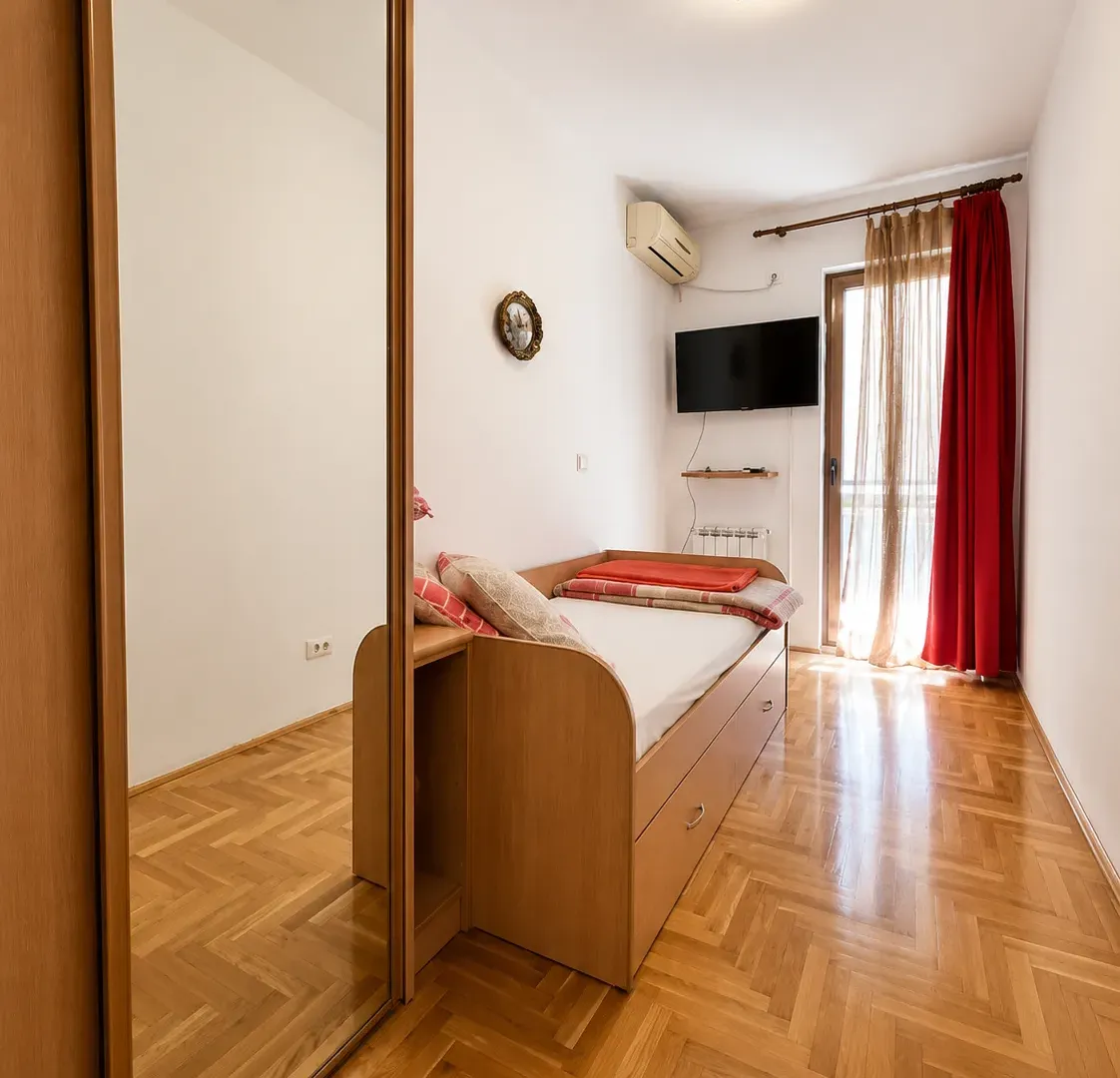 Izdavanje, dvosoban stan, 75m², Preko Morače, Podgorica