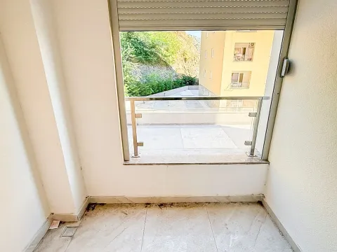 Sale, studio apartment, 31m², Bečići, Budva - image 8
