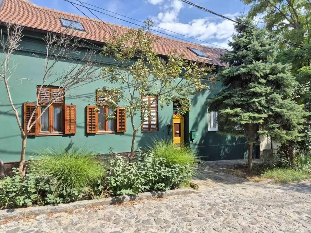 Izdavanje, kuća, 230m², Zemun Gardoš, Zemun Sve Podlokacije