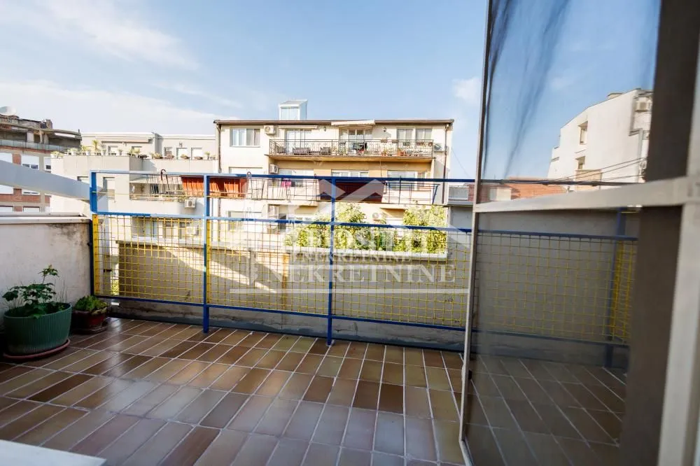 Prodaja, četvorosoban stan, 84m², Gundulićev Venac, Beograd