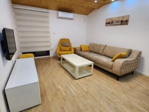 Izdavanje, jednosoban stan, 43m², Dalmatinska ulica, Podgorica - image 2