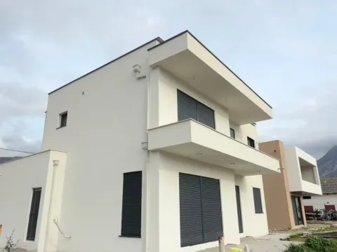 Sale, house, 225m², Bar, Crna Gora - image 1