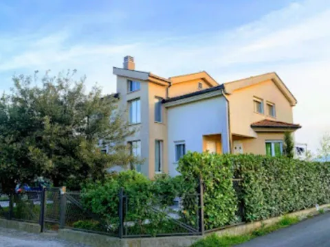 Izdavanje, kuća, 180m², Donja Gorica, Podgorica - image 2