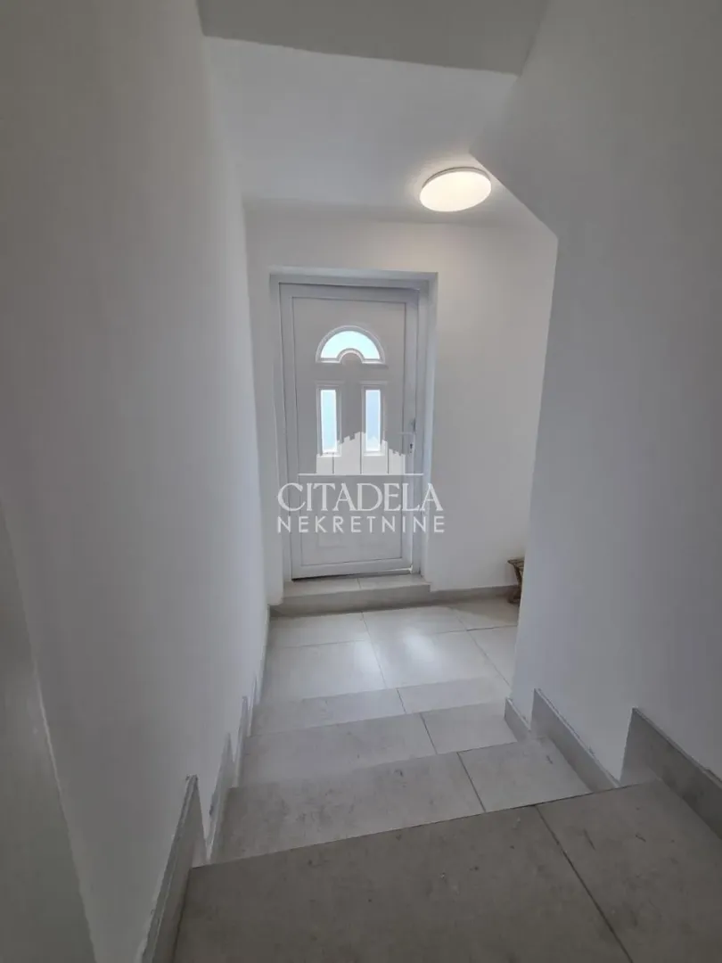 Izdavanje, trosoban stan, 85m², Čukarica, Beograd
