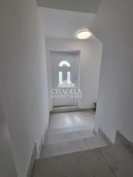 Izdavanje, trosoban stan, 85m², Čukarica, Beograd - image 3