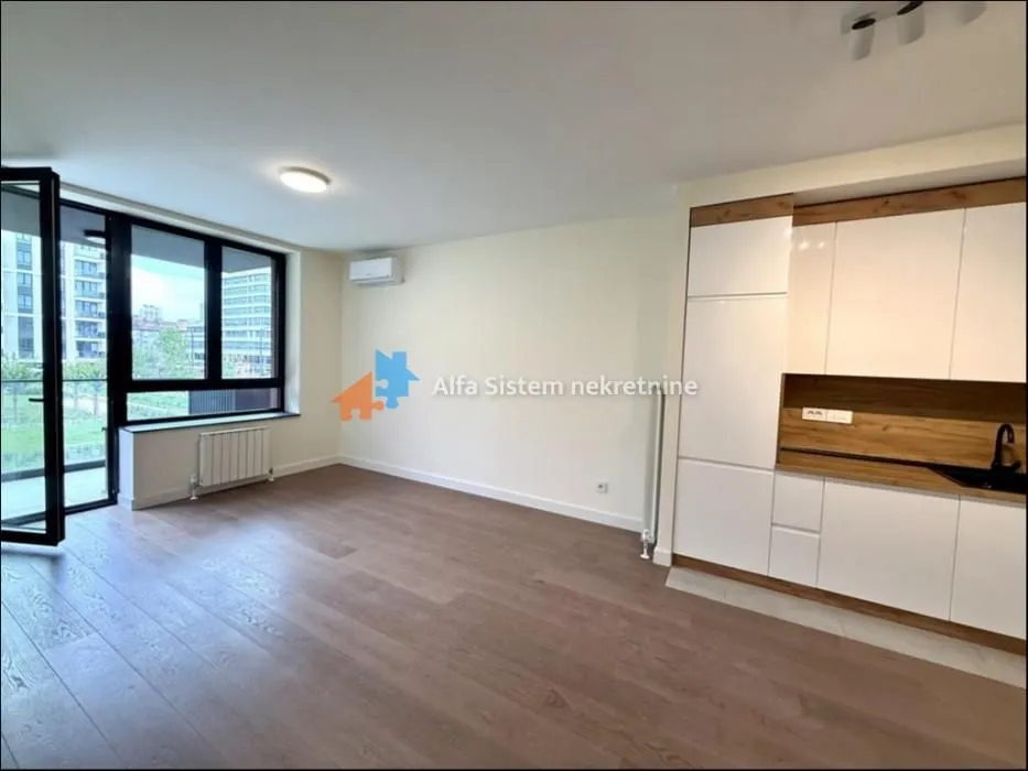 Izdavanje, trosoban stan, 78m², Savski Venac, Beograd