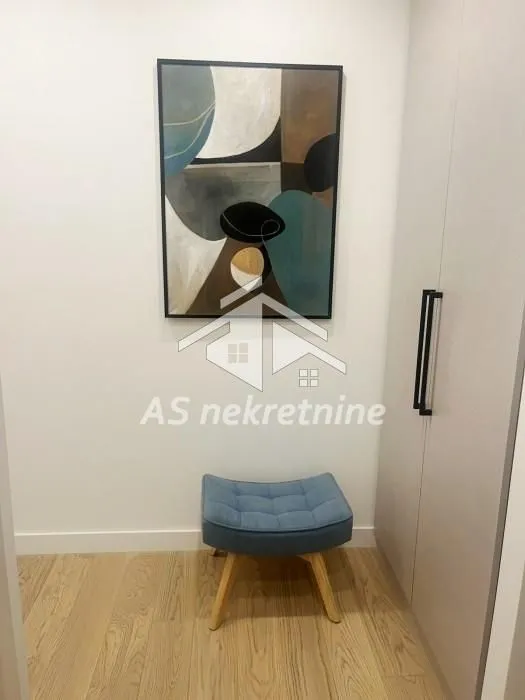 Izdavanje, trosoban stan, 80m², Savski Venac, Beograd