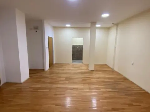 Izdavanje, poslovni prostor, 60m², Čukarica, Beograd - image 5