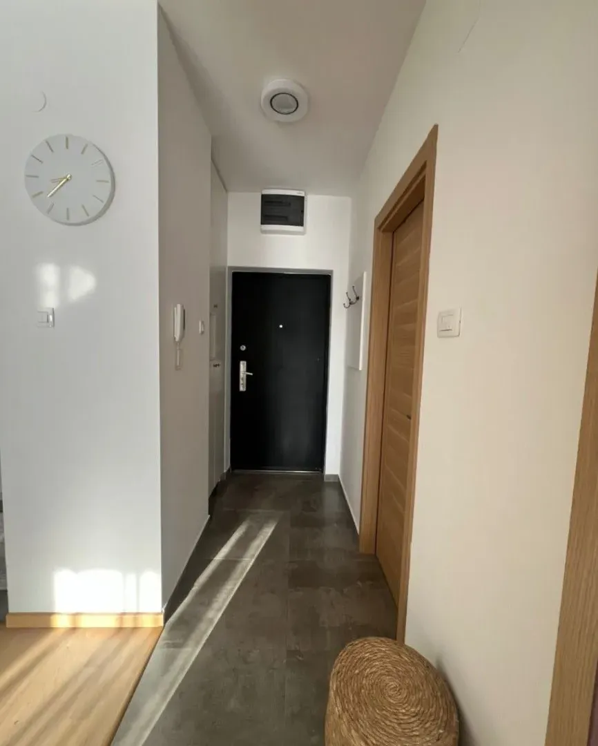 Izdavanje, jednosoban stan, 42m², Pobrežje, Podgorica