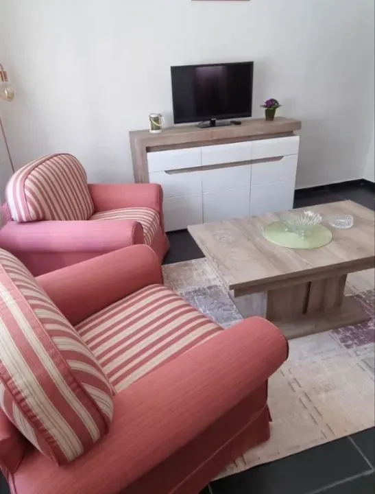 Izdavanje, jednosoban stan, 70m², Cetinje, Crna Gora