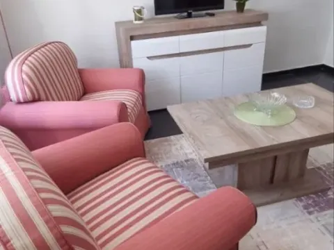 Izdavanje, jednosoban stan, 70m², Cetinje, Crna Gora - image 1