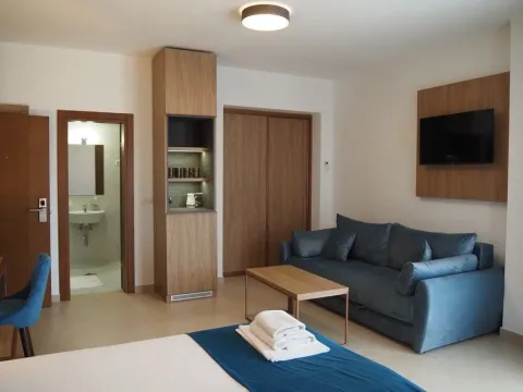 Rent, hospitality venue, 400m², Sutomore, Bar - image 17