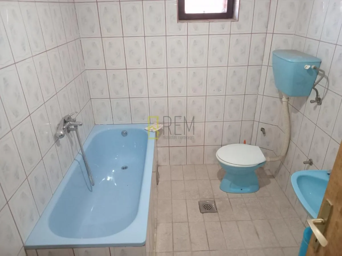 Prodaja, kuća, 232m², Tološi, Podgorica