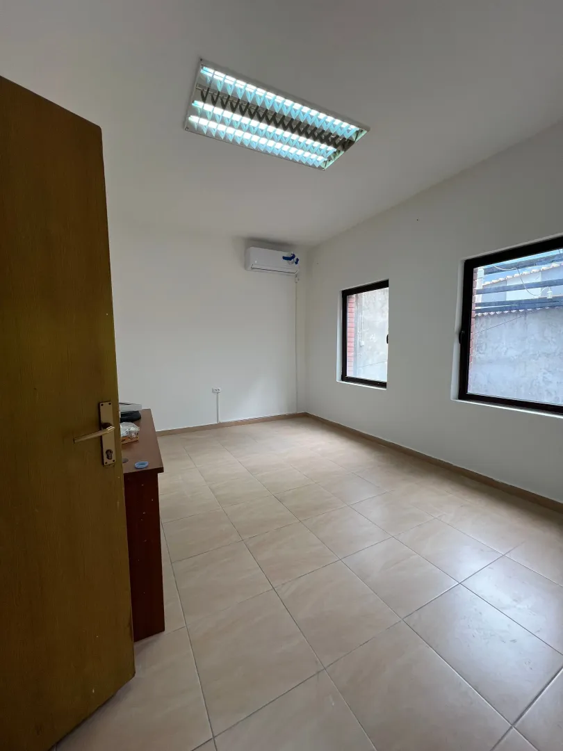 Rent, office space, 1000m², Čeluga, Bar