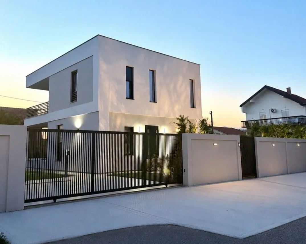Sale, house, 225m², Gornja Gorica, Podgorica