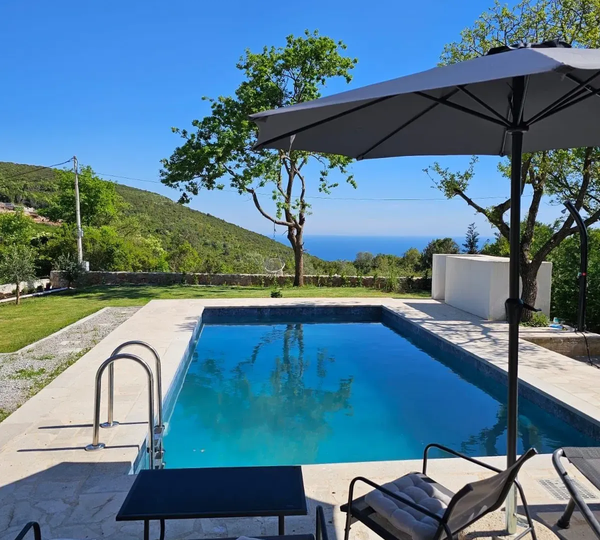 Rent, house, 250m², Višnjevo, Kotor