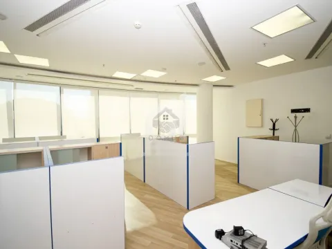 Izdavanje, poslovni prostor, 193m², Kod Capital Plaze, Podgorica - image 11