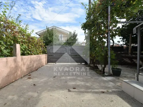 Izdavanje, dvosoban stan, 92m², Zlatica, Podgorica - image 11