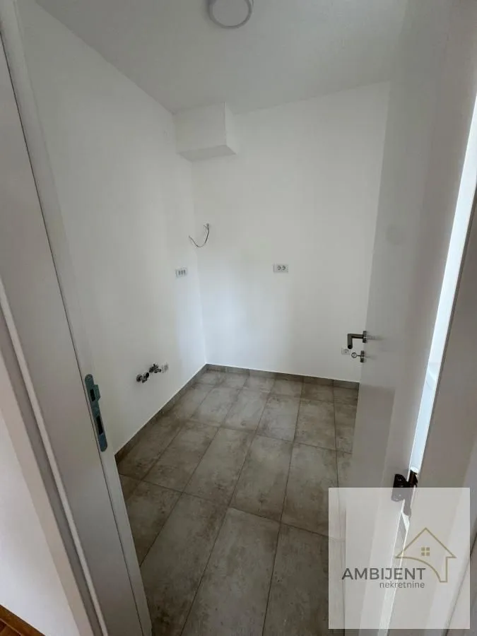 Izdavanje, dvosoban stan, 40m², Ledine, Beograd