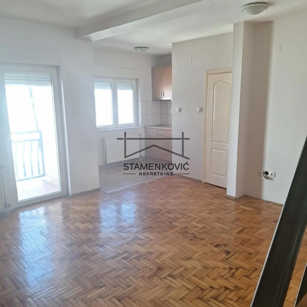 Prodaja, jednosoban stan, 41m², Bulevar Oslobodjenja, Novi Sad Sve Podlokacije