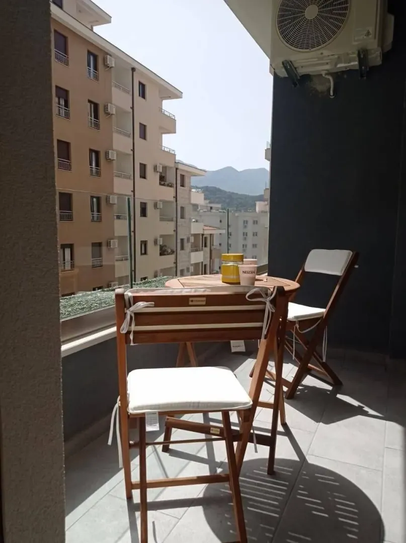 Rent, one bedroom apartment, 45m², Bečići, Budva
