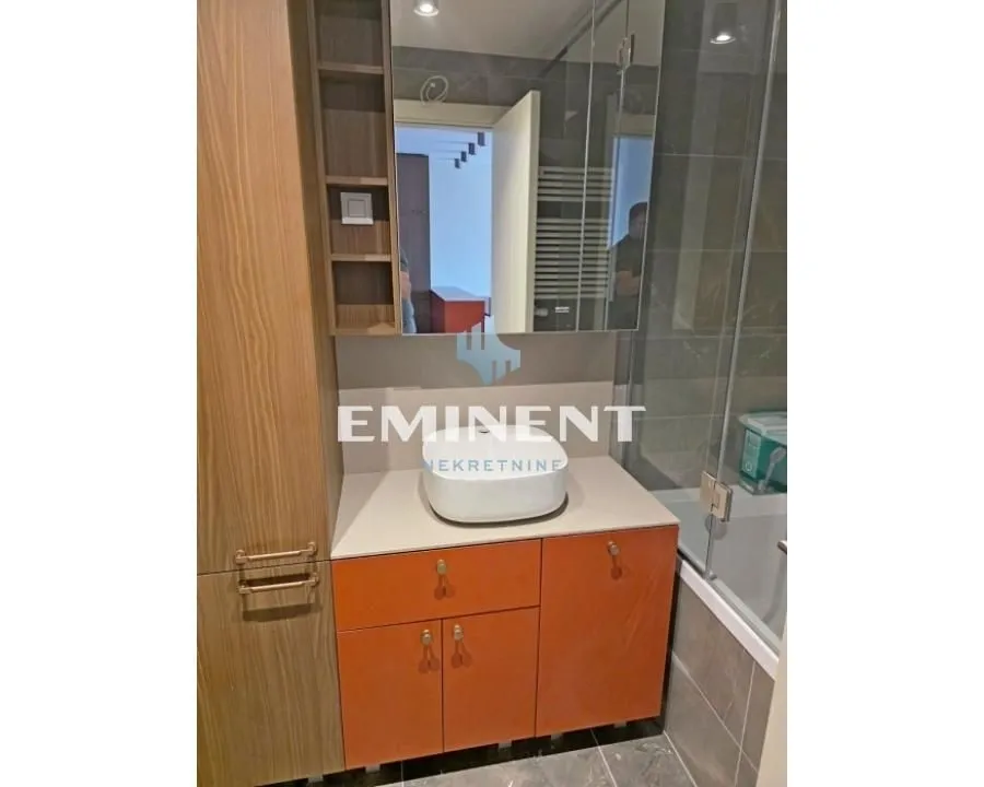 Izdavanje, dvosoban stan, 58m², Novi Beograd Blok 65, Novi Beograd Sve Podlokacije