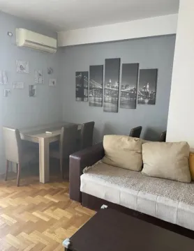 Dnevna soba sa garniturom, trpezarijskim stolom i klimom. - image 5