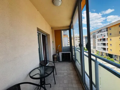 Prodaja, dvosoban stan, 69m², City Kvart, Podgorica - image 12