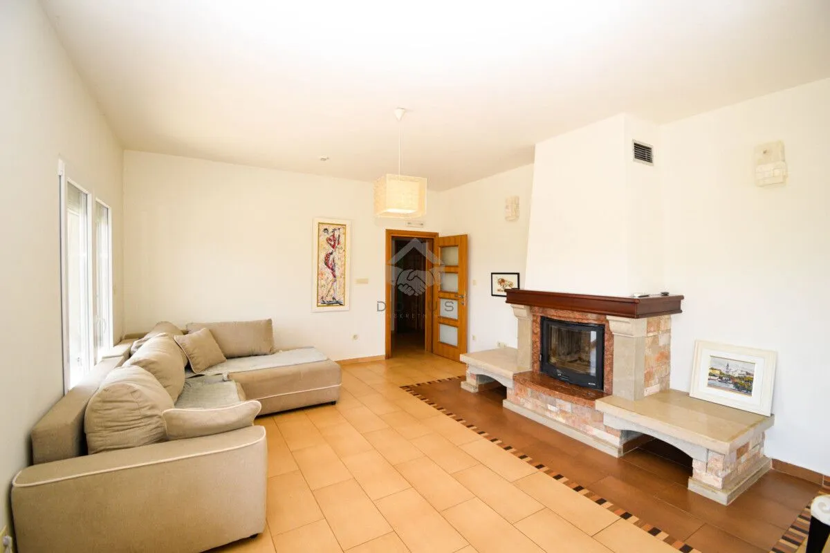 Prodaja, kuća, 250m², Podgorica, Crna Gora