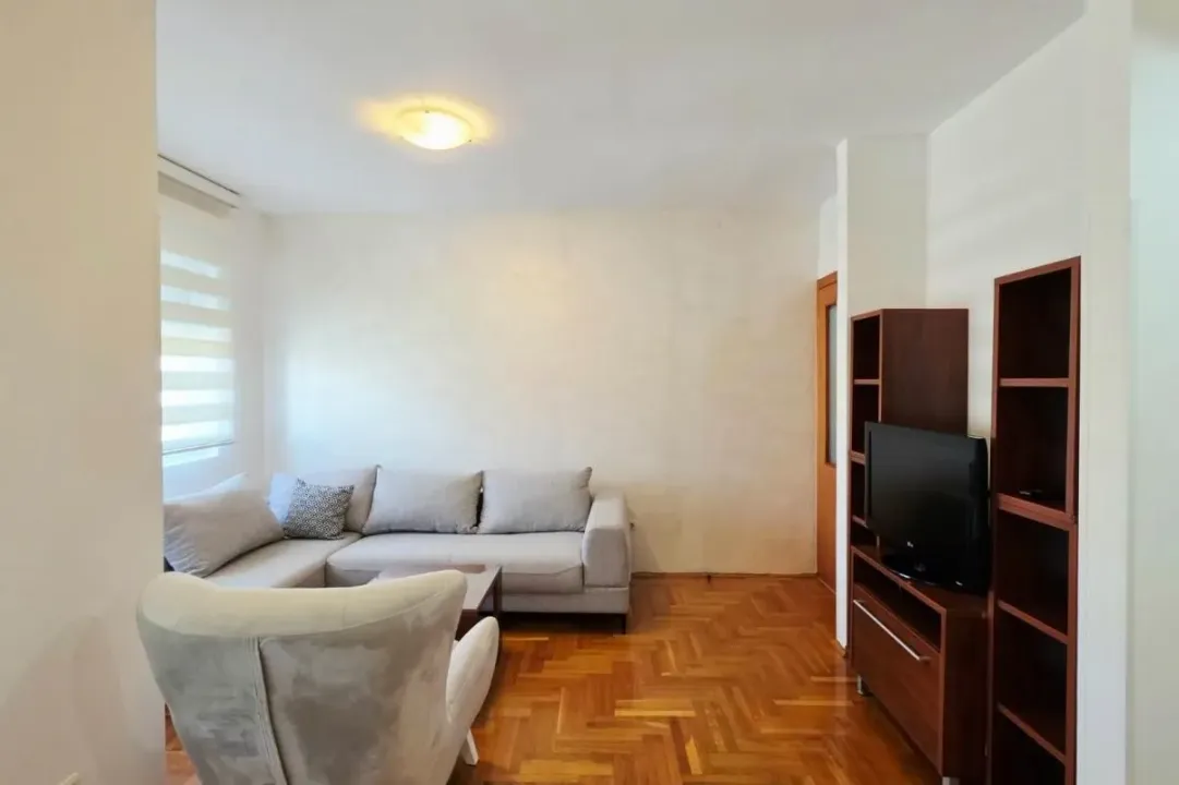 Izdavanje, jednosoban stan, 55m², Stari Aerodrom, Podgorica