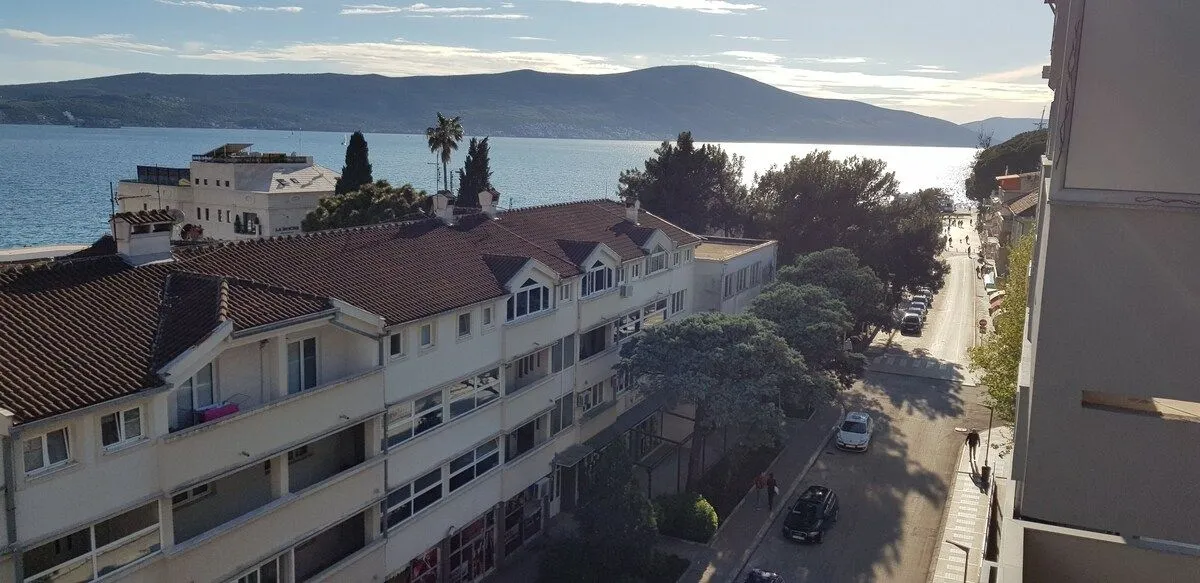 Izdavanje, jednosoban stan, 49m², Centar, Tivat