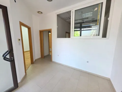 Izdavanje, poslovni prostor, 120m², Preko Morače, Podgorica - image 12