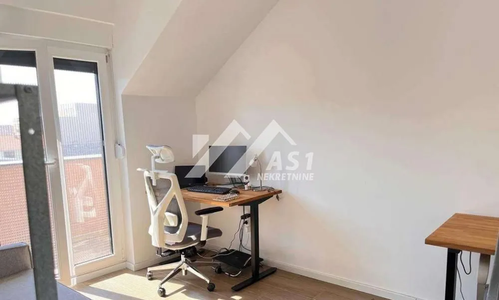Izdavanje, trosoban stan, 63m², Salajka, Novi Sad Sve Podlokacije