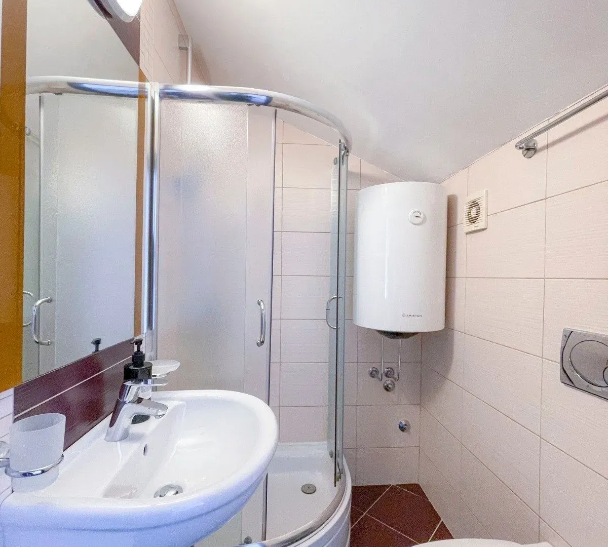 Prodaja, četvorosoban stan, 188m², Budva, Crna Gora
