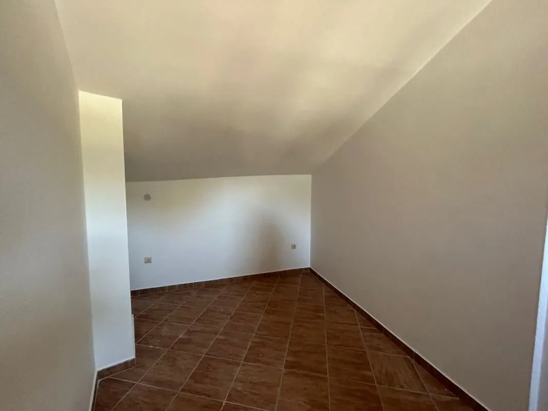 Prodaja, dvosoban stan, 60m², Sutomore, Bar