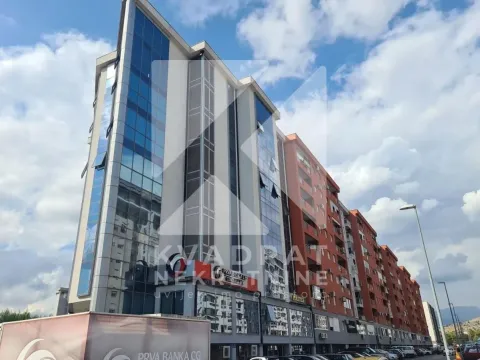 Izdavanje, jednosoban stan, 55m², City Kvart, Podgorica - image 1